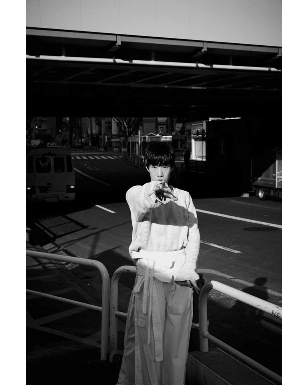 坂口涼太郎さんのインスタグラム写真 - (坂口涼太郎Instagram)「✂️今日発売の雑誌「CUT」1月号 "今月の裏表紙"のコーナーに坂口涼太郎を取り上げていただきました 自分のことを語るのは苦手です だから、たくさん気づかせていただきました もしよろしければご覧ください #CUT #magazine #今月の裏表紙 📷 #TakayaUehara」12月19日 20時30分 - ryotarosakaguchi