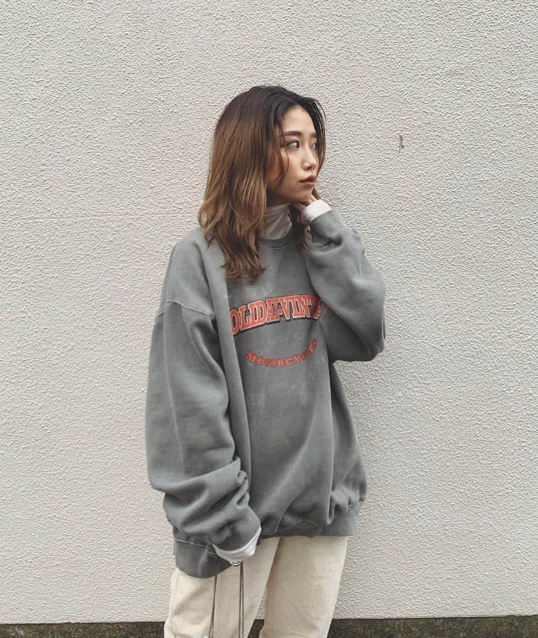 yuikoさんのインスタグラム写真 - (yuikoInstagram)「HOLIDAY VINTAGE sweatブラック残りわずかです🥺ベージュは再入荷リクエストお待ちしてます✌︎ にしてもカタチが最高に可愛いなあこのコは🥺🔥 @flugge_official  #flugge#flugge_official」12月19日 20時25分 - _yuiko__