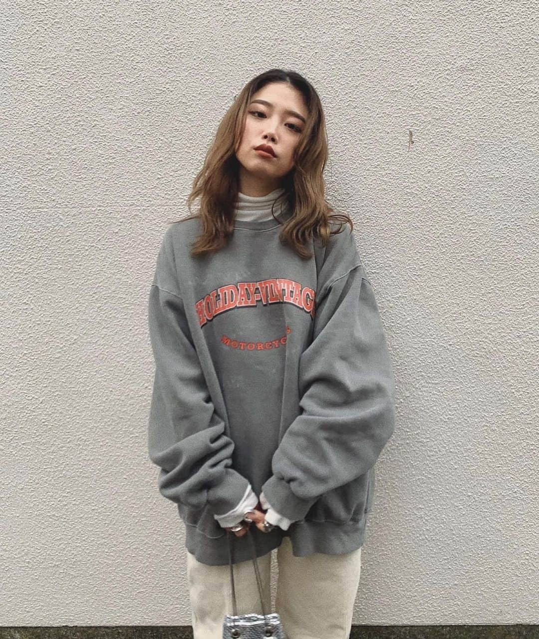 yuikoさんのインスタグラム写真 - (yuikoInstagram)「HOLIDAY VINTAGE sweatブラック残りわずかです🥺ベージュは再入荷リクエストお待ちしてます✌︎ にしてもカタチが最高に可愛いなあこのコは🥺🔥 @flugge_official  #flugge#flugge_official」12月19日 20時25分 - _yuiko__