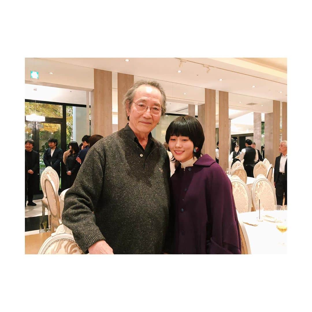 高畑充希さんのインスタグラム写真 - (高畑充希Instagram)「打ち上げで じいちゃんに会えた。  大好き。  #同期のサクラ」12月19日 20時40分 - mitsuki_takahata