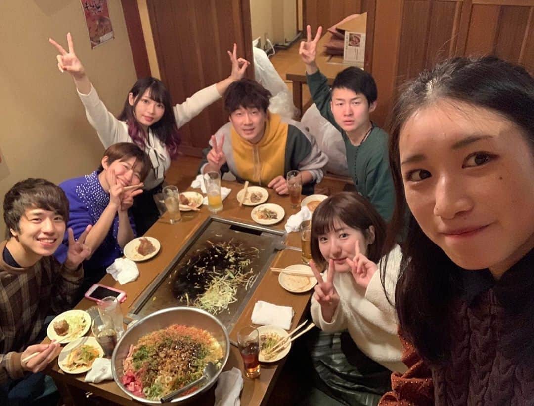 のインスタグラム：「#ボンボンtv みんなで撮影後のご飯！ 今年頑張ったからこそお肉美味しかったし楽しかった☺️大変なこともあるけど団結！ 年末まで沢山動画上がるからおたのしみに！ . . .  #ボンボン #いちなる #もんじゃ #仲良し #美味しいもの」