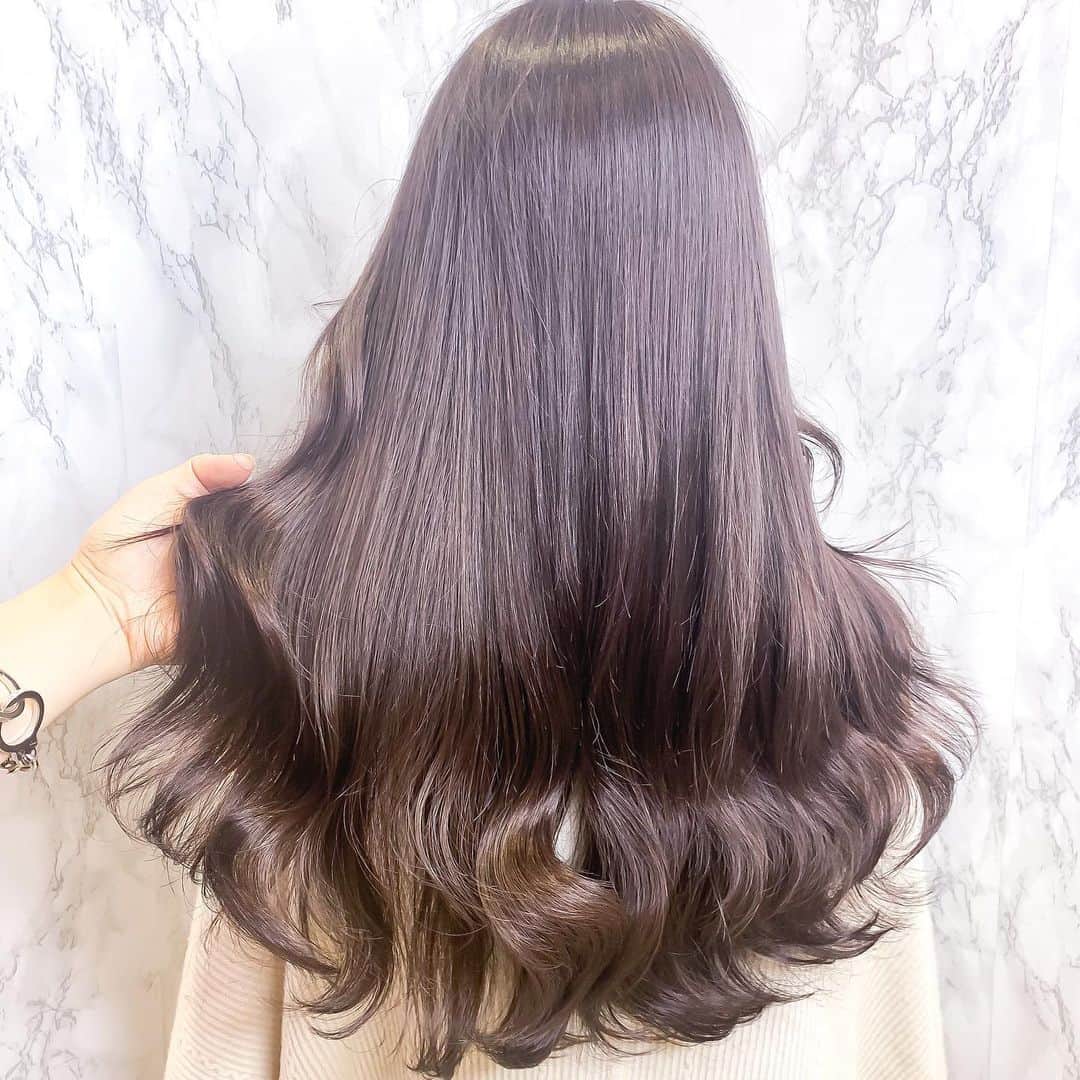 原涼香のインスタグラム：「白肌プレミアムオルチャンカラー🇰🇷✨ 『 lavender grayge 』 話題の #プレミアムケアカラー💞 で、艶髪GETしましょう〜‼️」