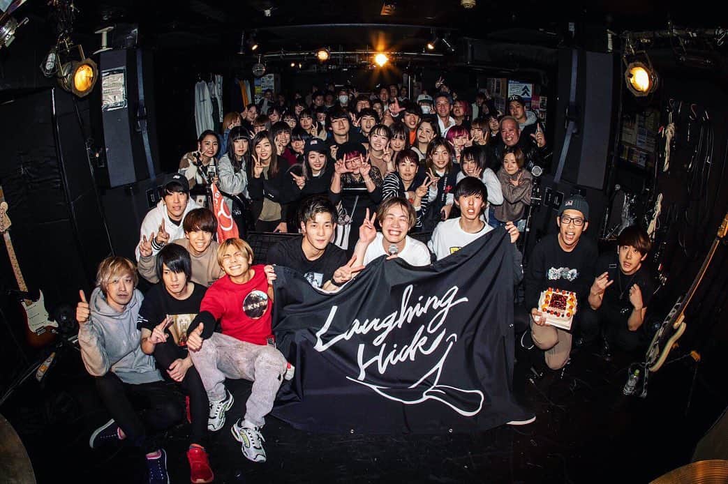 れいなかやま。のインスタグラム：「Laughing Hick 1stアルバム おめでとうございます！ いい先輩！この流れに負けないように俺らも頑張る🔥燃えてきてる」