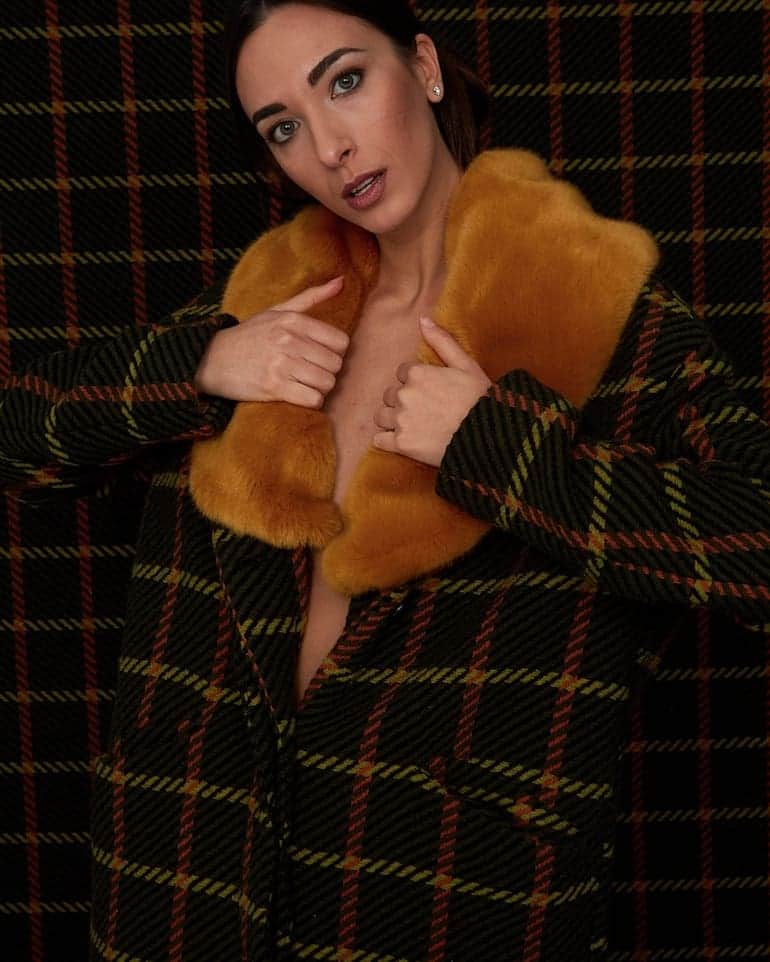 マッシモレベッキのインスタグラム：「Caldo e avvolgente: perfetto mix di stile e comfort. Ora in store  #MR #massimorebecchi #rebecchi #fallwinter2019 #madeinitaly #winterstyle #casualchic #editorialstyling」