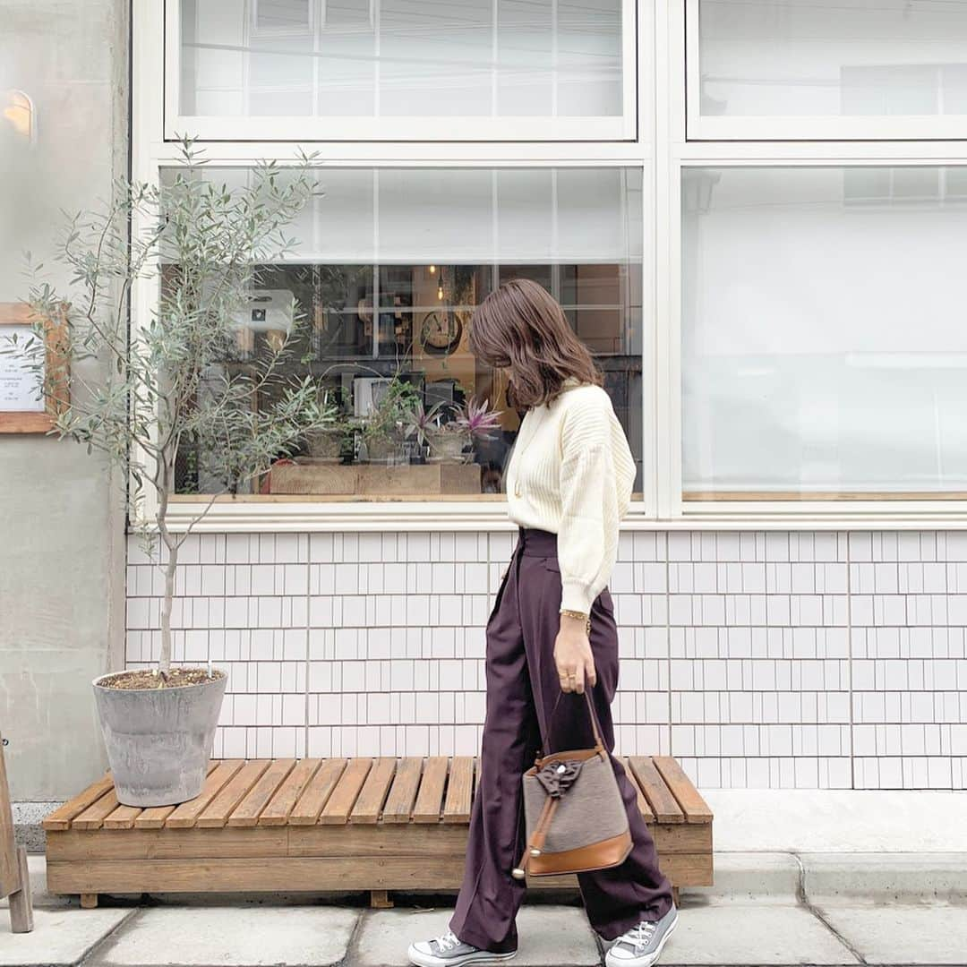 中瀬古ゆきなさんのインスタグラム写真 - (中瀬古ゆきなInstagram)「私服😊🌈🌈 ・ どんなボトムスとも相性がいいので つい手にとってしまうニット🧶 ワイドパンツを合わせてカジュアルに🥰 ネックレス重ねるのにはまってます💕 大きめのもっとたくさん集めたい❤️ ・ 12月なのにぽかぽか暖かい日が多くて 日中は暑いくらい☀️おかげで年末感0です👼 ・ #fashion #code #coordinate #ootd #outfit #titivate #titivatestyle #photo #instagood #ボトルネックリブニットプルオーバー @titivatejp #ティティベイト」12月19日 21時07分 - yuch1129