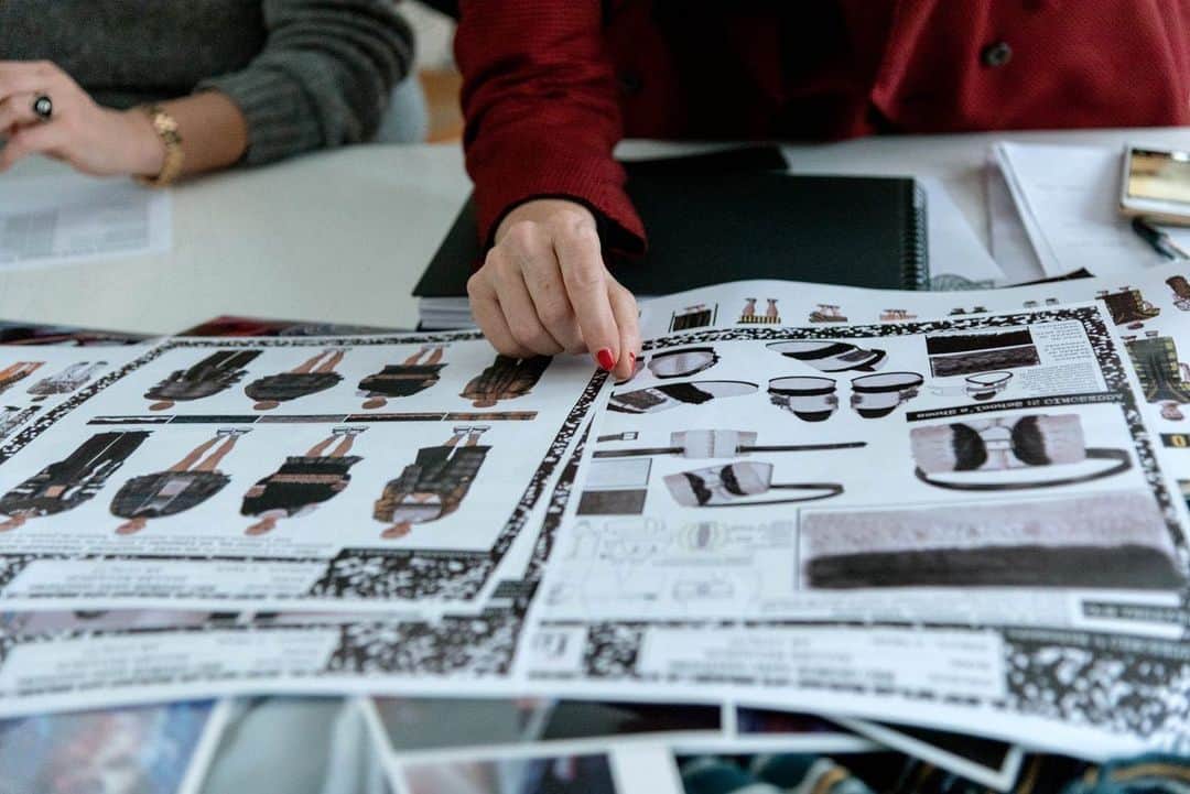 Vogue Italiaさんのインスタグラム写真 - (Vogue ItaliaInstagram)「@AltaRoma January 2020: the Portfolio Review with @SaraMaino_VT and @SimonettaGianfelici is back! Tap the link in bio to read everything you need to know about the upcoming next edition from January 23rd to 26th, don’t miss it! #alwaysupportalent Follow @saramaino_vt to see more on #voguetalents」12月19日 21時04分 - vogueitalia