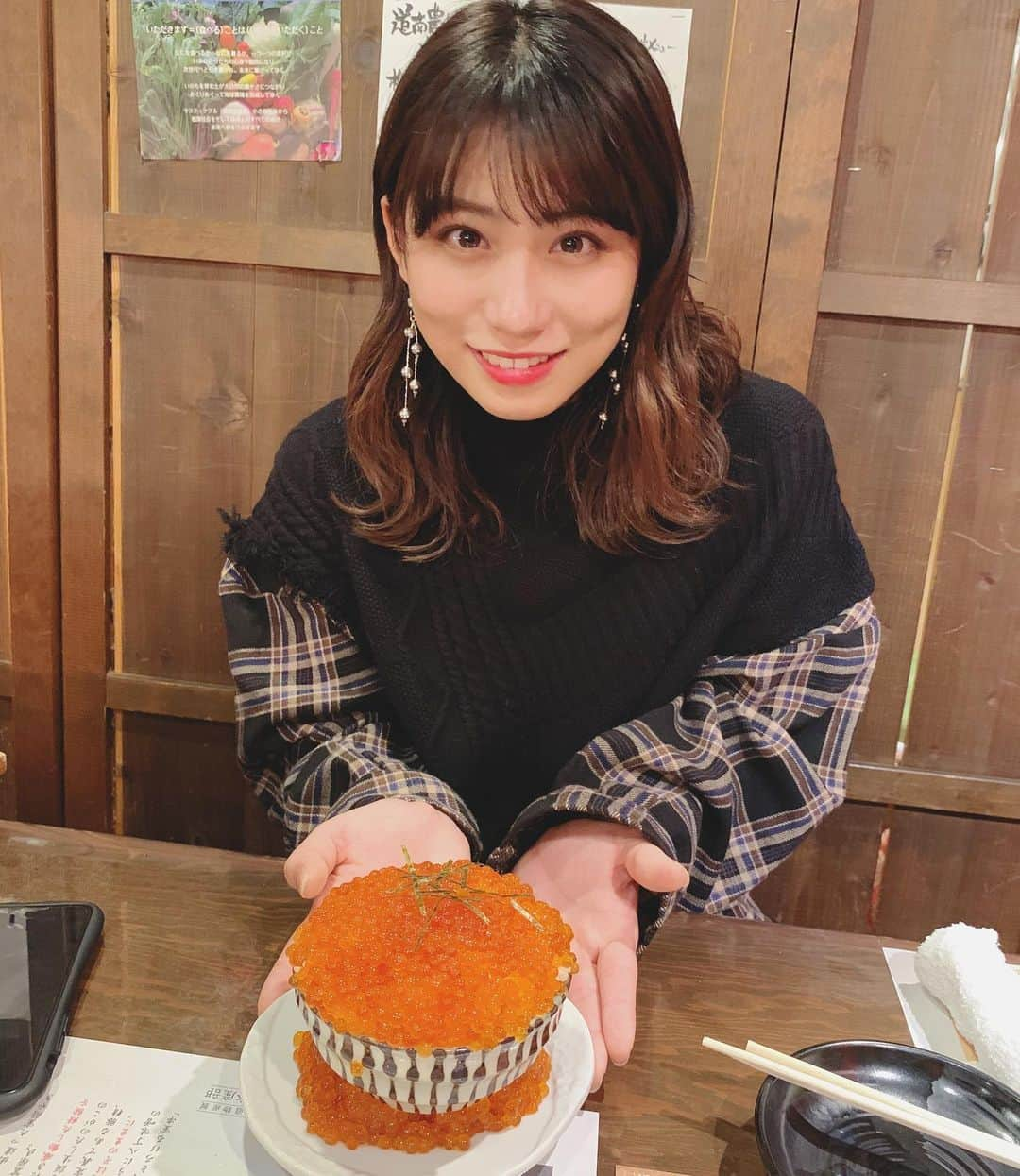 坂本遥奈さんのインスタグラム写真 - (坂本遥奈Instagram)「ラジオ前に、、 いくらーーーー！ どんどんしてきたーーー！❤︎ #ネオ炉端道南農林水産部  #道南農林水産部  #いくら丼 #いくらこぼれ飯 #栄グルメ  #新栄グルメ」12月19日 21時11分 - haruna_sakamoto_official