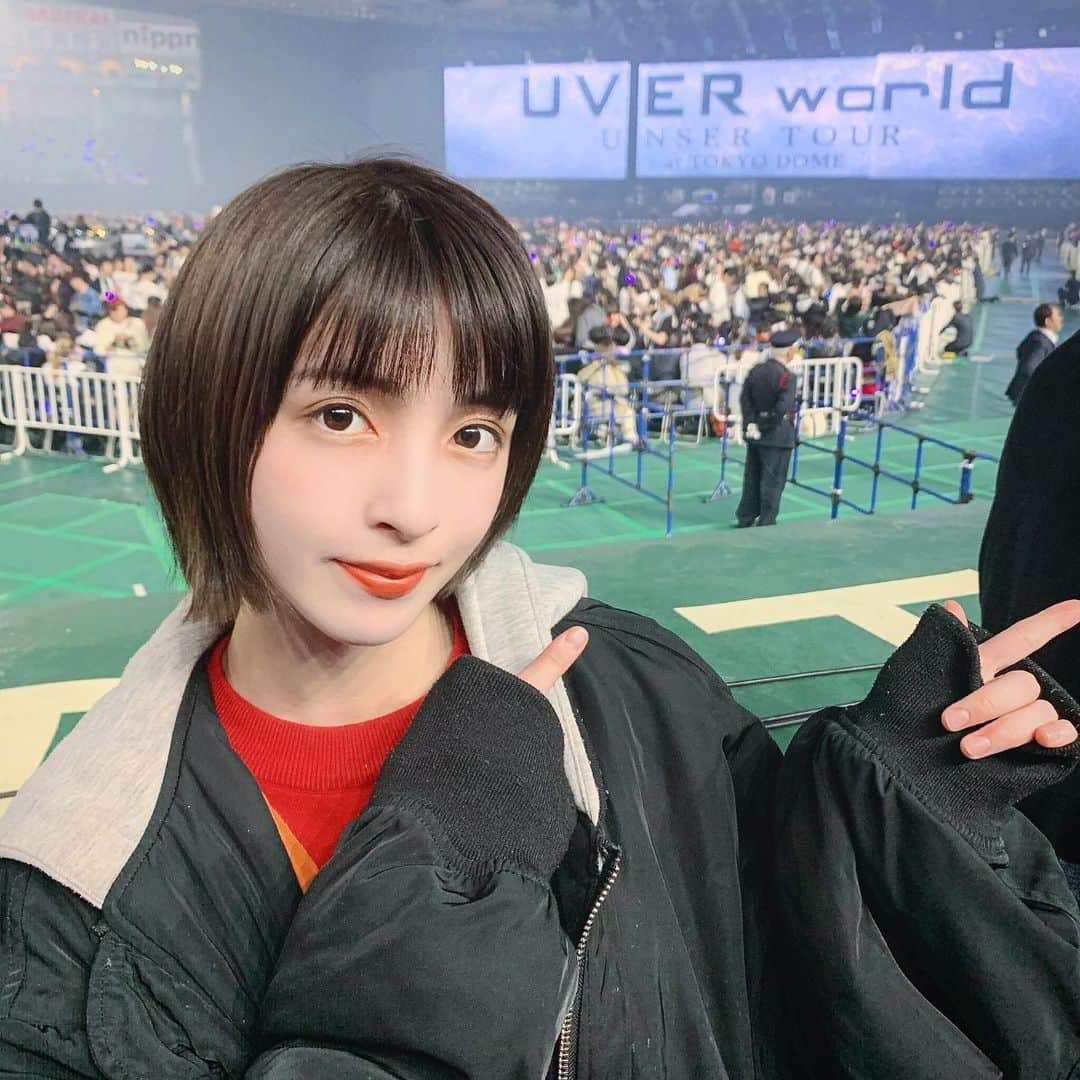 松口侑生菜さんのインスタグラム写真 - (松口侑生菜Instagram)「UVERworldさんのライブを観に行ってきました！  すごく感動したー😭🌼 #UVERworld#ウーバーワールド#ライブ#ファインダー越しの私の世界#黒髪ショート」12月19日 21時16分 - yui_hase.811