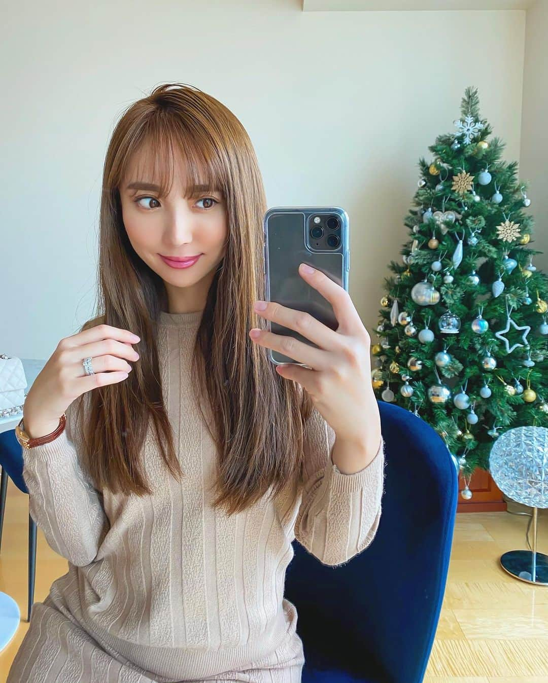 岡部あゆみさんのインスタグラム写真 - (岡部あゆみInstagram)「🎄❄️ 久しぶりに Q&A♡ なにかあればコメント欄にお願いします💌」12月19日 21時20分 - ayumi_okabe