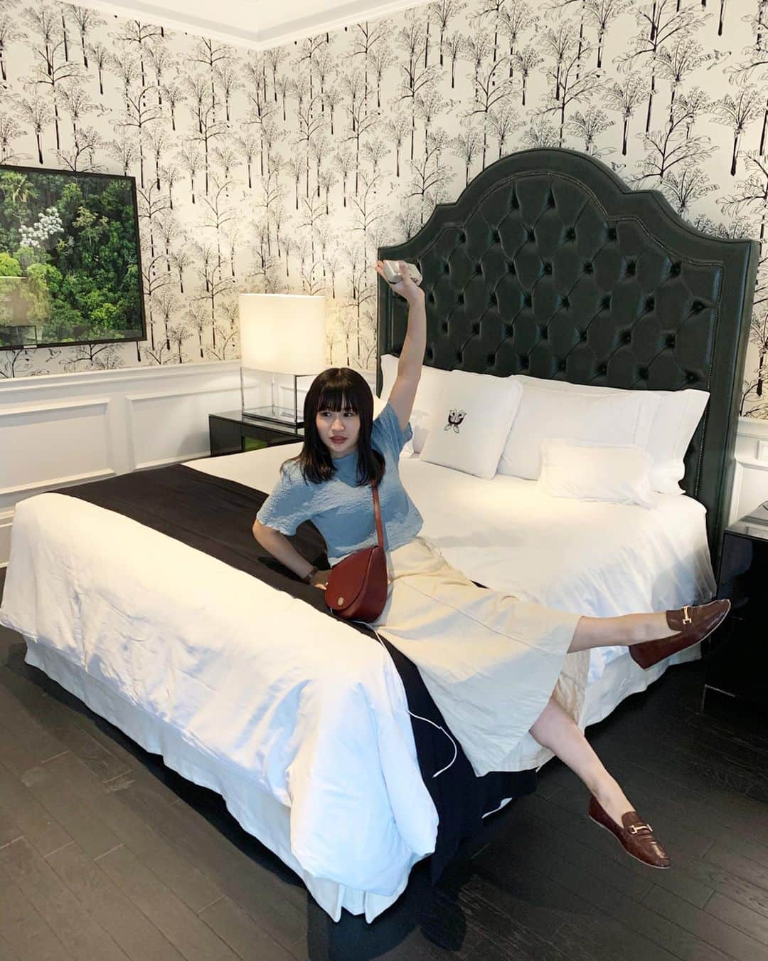 大関れいかさんのインスタグラム写真 - (大関れいかInstagram)「. このベッド家に置きたい🥺 海外のホテルに置かれてるベッドって 絶対ばかでけぇよね。 将来の夢はキングサイズベッド🛏 #実家と旅館の布団も最高 #bedroom#wbpartner」12月19日 21時22分 - _reikaoozeki