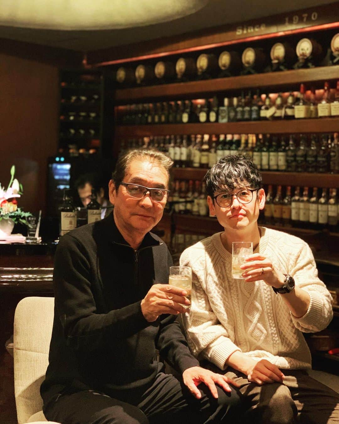 城戸裕次のインスタグラム：「昨日は滝田監督と忘年会でした🍻 劇団天PASSIONへの温かいお言葉、勉強になるお言葉を頂き最高な時間を過ごさせていただきました‼️ 突き進んで行くぞ〜👊🤩👊 ・  #城戸裕次#滝田洋二郎監督#劇団天passion#忘年会#最高#最高な時間 #moviedirector#moviedirectors #academy」