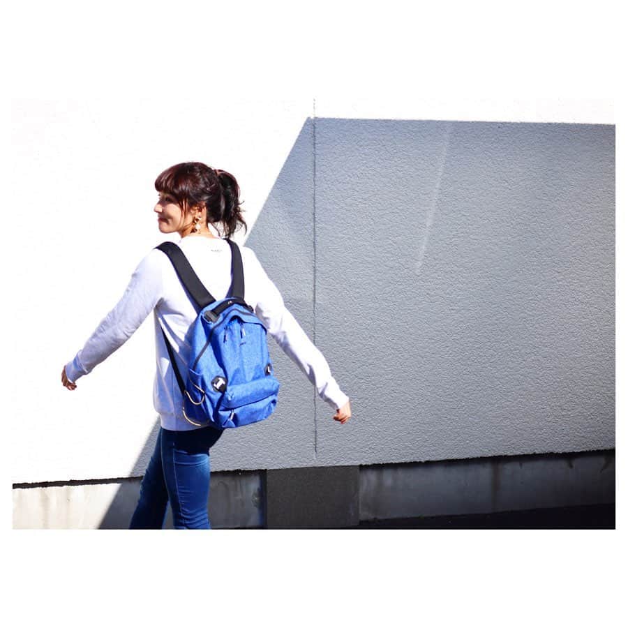 小林由佳のインスタグラム：「▷The Pack * * size : S(12L) / M(18L) color: surf / white / boa / black * * ・ソフトなショルダーストラップ ・取り外し可能な隠しレインカバーあり ・便利なzip付き内ポケットもあり ・シンプルな外ポケット ・と見せかけて外ポケがショルダーに! ・友達と交換すればカラバリで遊べる &ニコイチコーデもできちゃう ・とにかく可愛い♡¨̮ * * クリスマスプレゼントや1年間頑張った自分へのご褒美にいかがですか?🎄🎅🏻✨ で、あたしと外ポッケ交換しよー♩ * #MAMMUT #マムート #DeltaXシリーズ #Favorite @MAMMUT_JAPAN  @mammut_swiss1862」
