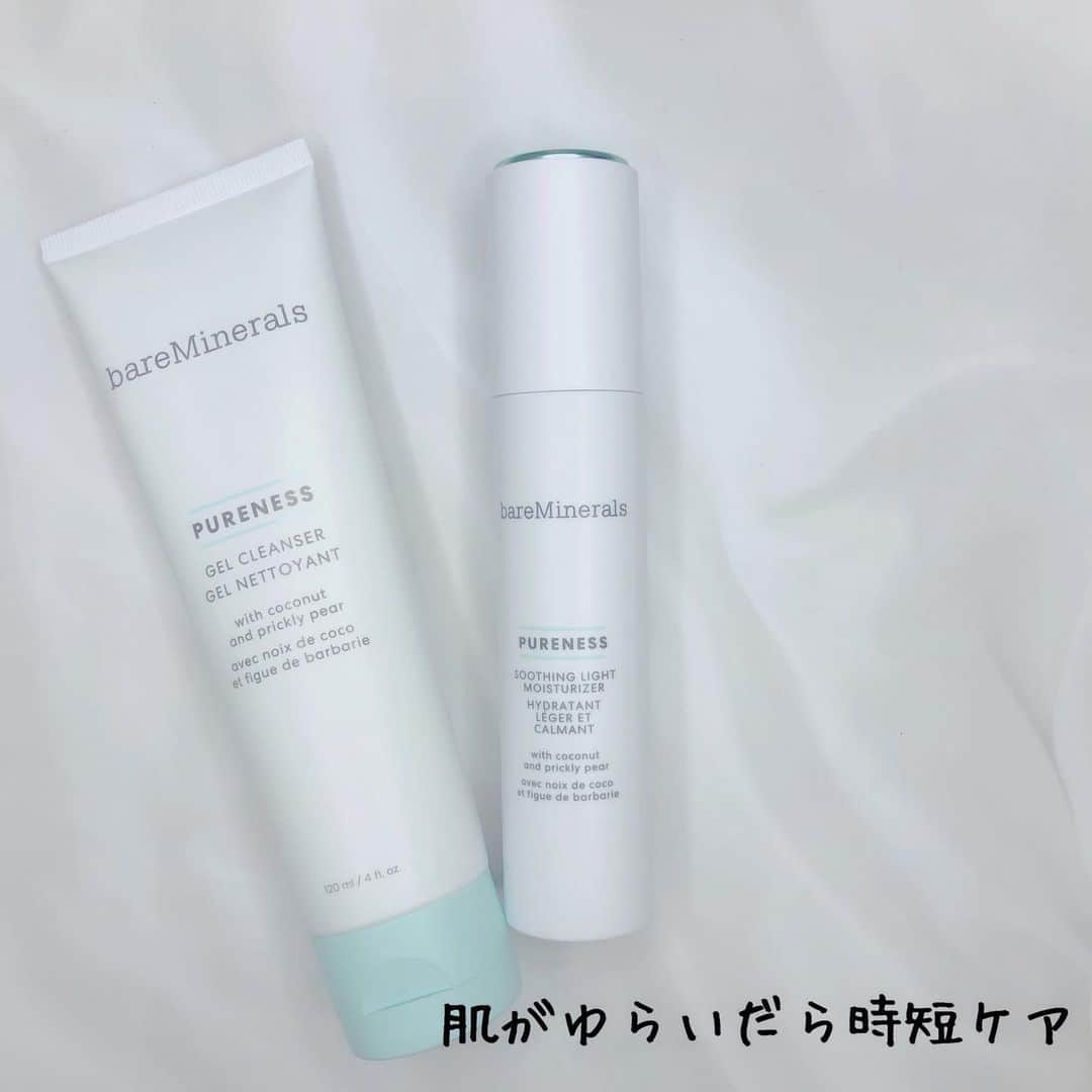 小西さやかさんのインスタグラム写真 - (小西さやかInstagram)「〈肌がゆらいだら時短ケア〉  私の著書にも書かせていただいているのですが、肌がゆらぐとき、極度の乾燥や肌荒れなどがあるときこそ、時短ケアをしてほしいのです。 . 肌は油分の方がなじみやすく、化粧水の後で乳液をつけるより肌に直接乳液をつけたほうが油分補給ができます。 肌がゆらいでいる時期はバリア機能やラップ効果が弱まっていることが多いので、しっかり油分補給したいもの。 そんなときこそ、化粧水をとばして乳液だけで仕上げるのがおすすめ。 . 実は、ベアミネラルのゆらぎ・不調をケアするための【ピュアネスシリーズ】は同じ考え方なんです。 保湿乳液でお手入れは終わりなんです。 ゆらぎ肌のために成分数も少なくしていて、ココナッツウォーターやサボテンエキスなど15種類のみを使用しているのだとか。 . 洗顔は、泡だて不要ジェル状クレンジング（洗顔）です。 . 肌がゆらいだら、手持ちの乳液でもいいので、コットンにいつもの３倍量を出して、肌に置くようにくるくるとなじませていきましょう！  #ベアミネラル  #ヘイリー #ゆらぎ肌 #ゆらぎ肌対策  #敏感肌 #敏感肌スキンケア #敏感肌コスメ  #美容本 #ミネラルコスメ #ナチュラルコスメ #エコビューティーライフ #時短コスメ #乾燥肌  #乾燥肌対策 #肌荒れ #肌荒れケア #ココナッツ #ココナッツウォーター #サボテンエキス #サボテン #ピュアネス #保湿乳液 #肌のバリア機能  #時短ケア」12月19日 21時59分 - cosmeconcierge