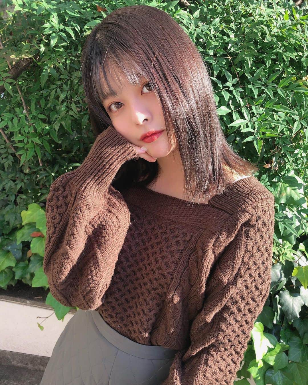高橋有紀のインスタグラム：「ももち少し切って、サラッサラにストレートをかけて、ももちカラーに❤︎ももちはトリートメントもすごく気に入ってくれて、ももちファンの方たちがももちおススメのトリートメントも！とオーダーしてくれます🍑 今年は21日以降はサロンの日多いのでぜひ☺︎ #lysa_yuki #ももち」
