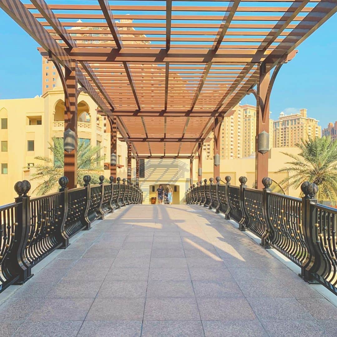 百瀬俊介さんのインスタグラム写真 - (百瀬俊介Instagram)「The Pearl Qatar Porto Arabia 🇶🇦🌴🛥☕️🧕🏽🏙 #qatar #pearl #cafe #カタール」12月19日 22時06分 - momose_shunsuke
