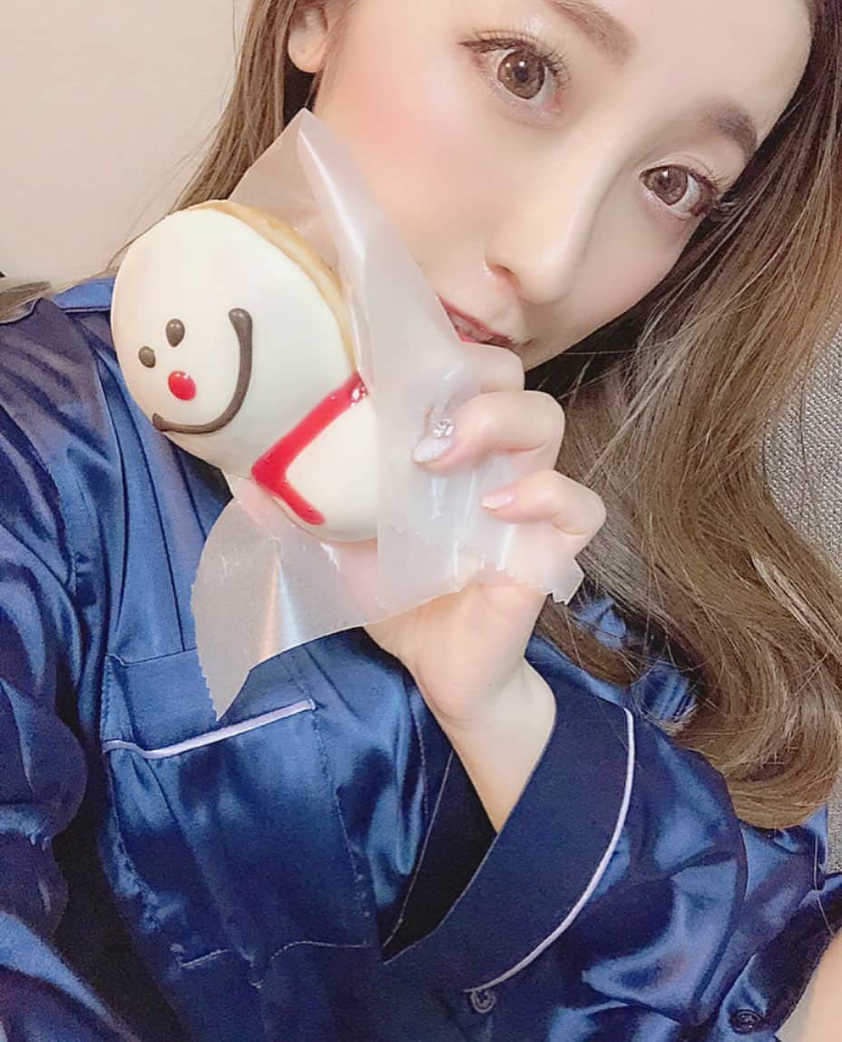 東條恭子さんのインスタグラム写真 - (東條恭子Instagram)「. Christmas is just around the corner...😋😍🎄🌟✨ ごちそうさまでしたっ☃️🥰❤️(笑) 終わる前に他の限定シリーズも食べたいっ🦌🎅👈 #krispykremedoughnuts #doughnuts #yummy #snowman #xmas #christmas #winter」12月19日 22時10分 - kyoko_tojo