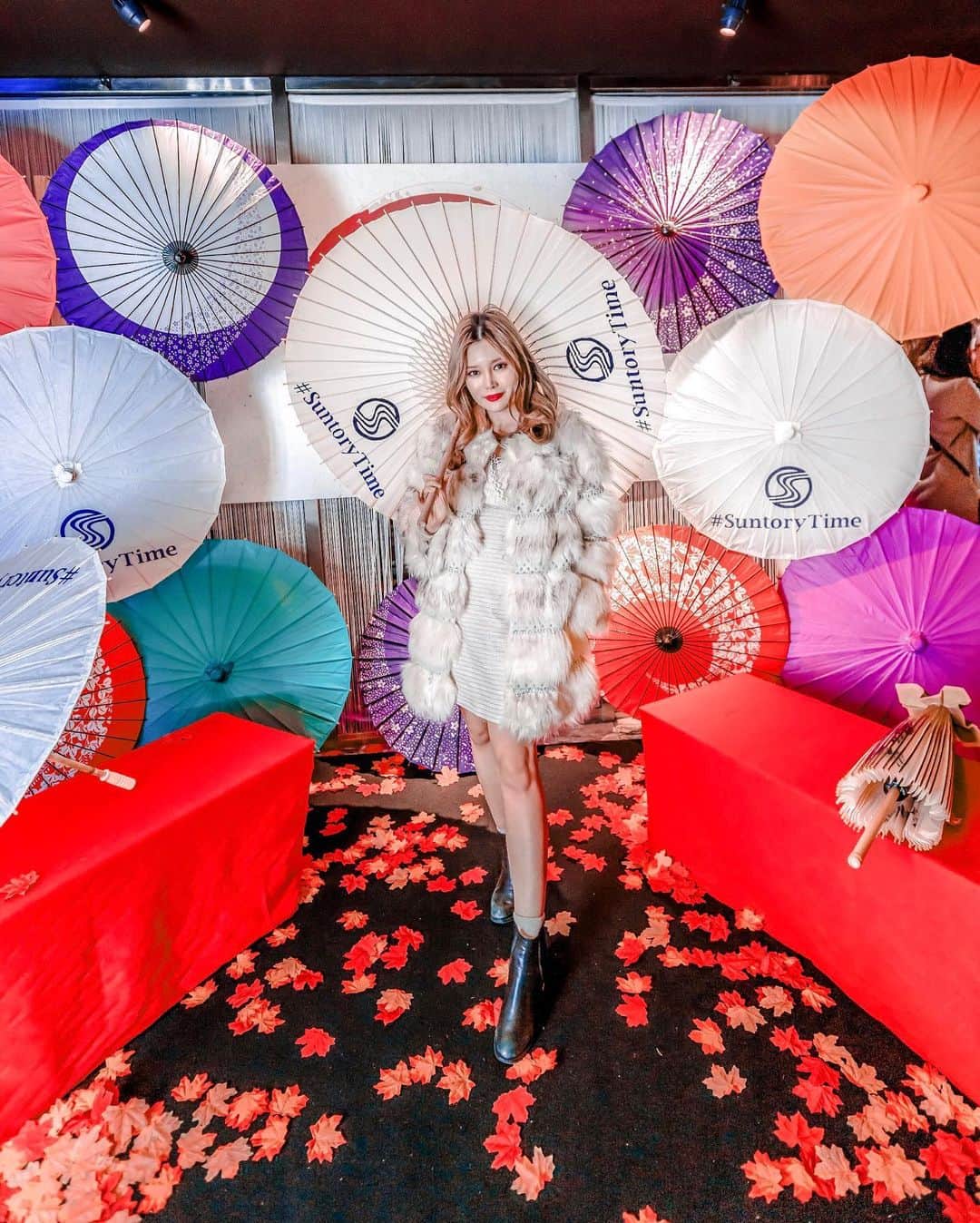 Stella Leeさんのインスタグラム写真 - (Stella LeeInstagram)「Another extraordinary event supported by SUNTORY and this time they’re the sponsor for an event at V2 Club Roppongi! We could get the newest Suntory Roku Gin at the club, and there was special performance by HANABI that incorporates traditional music instruments such as samisen to club music. The performers wore Hakama while playing it beautifully and the whole crowd screamed Suntory Time. It was beyond what I expected! 😍 So lucky to visit the event and enjoy the drink + atmosphere, thank you @suntorytime_official and @yorimichi.japan for the invite 💖  #suntorytime #suntory #pr」12月19日 22時20分 - stellalee92