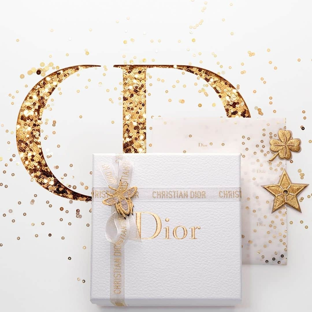 クリスチャンディオールさんのインスタグラム写真 - (クリスチャンディオールInstagram)「Dress your gift in Dior for the ultimate couture touch! Choose from a lucky star, a bee or a clover - three iconic in-house embroidered charms -  to celebrate in style with Dior.  Make it yours with a personal message. • #diorholiday @diorparfums @diormakeup @diorskincare」12月19日 22時30分 - dior