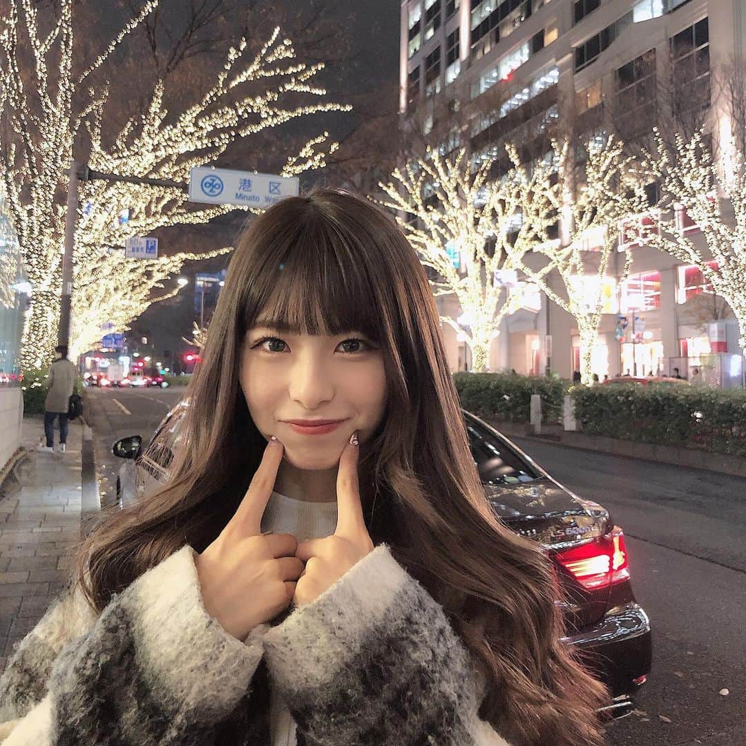 川崎ひかるのインスタグラム：「キラキラ✨✨✨ . . . .  #daily #dailylook #selfie #selca #ootd #데일리 #데일리룩 #셀카그램 #셀카 #셀피 #오오티디 #팔로우 #自撮り #アイドル #ビジョビ #イルミネーション #表参道 #東京 #illustration #omotesando」
