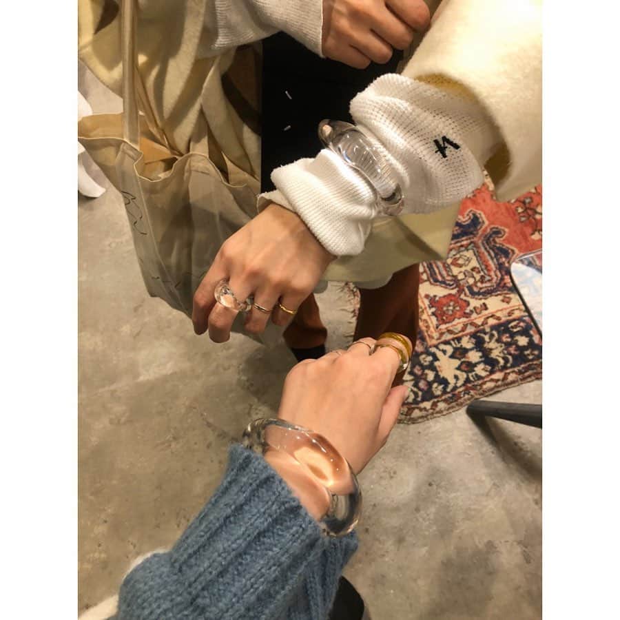 YU-U（工藤由布）さんのインスタグラム写真 - (YU-U（工藤由布）Instagram)「仕事あとにダッシュ💨 @yurika_akutsu のpop up💍 ゆりかさん、よーちゃんさん、ピノ🐶 またゆっくり飲み🍺行こうね☝🏻 ラストスパート頑張ってね〜🍚💪🏻」12月19日 22時45分 - nyan22u22nyan