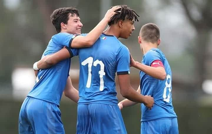 サッカーイタリア代表さんのインスタグラム写真 - (サッカーイタリア代表Instagram)「#Under16🇮🇹 Terminato a Coverciano il Torneo dei Gironi. 🗣️ #Zoratto: “Visionati molti giocatori interessanti” . Presenti ottantadue ragazzi, tutti classe 2004 . . #VivoAzzurro」12月19日 22時48分 - azzurri