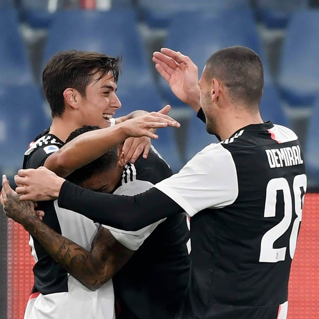 ユヴェントスFCさんのインスタグラム写真 - (ユヴェントスFCInstagram)「@paulodybala + Danilo + Demiral = 🤩⚫️⚪️ #SampJuve」12月19日 23時00分 - juventus