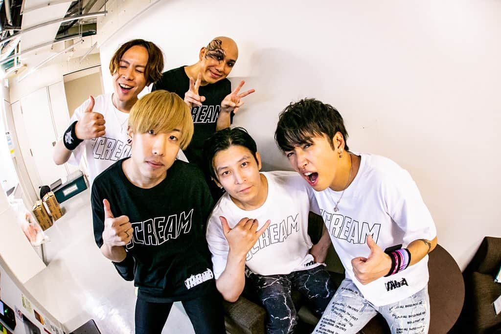 宮上元克のインスタグラム：「AKi LIVE 2019「SCREAM」 #01 ＠渋谷ストリームホール ご来場ありがとうございました！ また来年5月に会いましょう！ Photo by @luckyhappyshun」