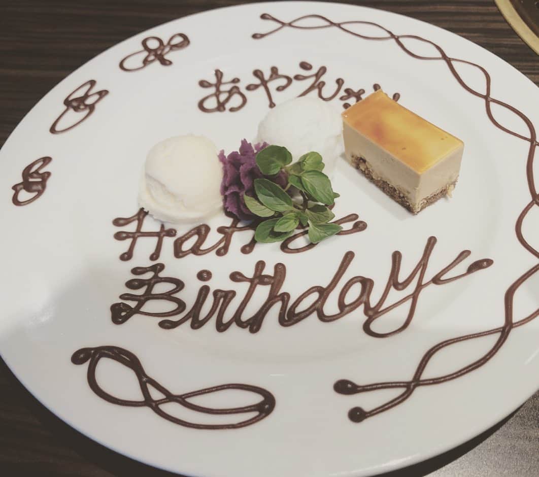 袴田彩会さんのインスタグラム写真 - (袴田彩会Instagram)「🎂🎉 今年の誕生日は多くの方に祝っていただき幸せ感じる1週間でした☺️周りにいてくださる方々に本当に感謝です✨ そしてTwitterでは既に報告しましたが、誕生日12月10日よりYMNに所属させて頂くことになりました。誕生日から所属という素敵な計らいをしていただきました🌹年齢も環境も変わり、新たな１年精一杯頑張ります✨ 引き続き、宜しくお願い致します！ だいぶ誕生日過ぎてますが、まとめて記録☆  #誕生日」12月19日 23時38分 - ayae.ha
