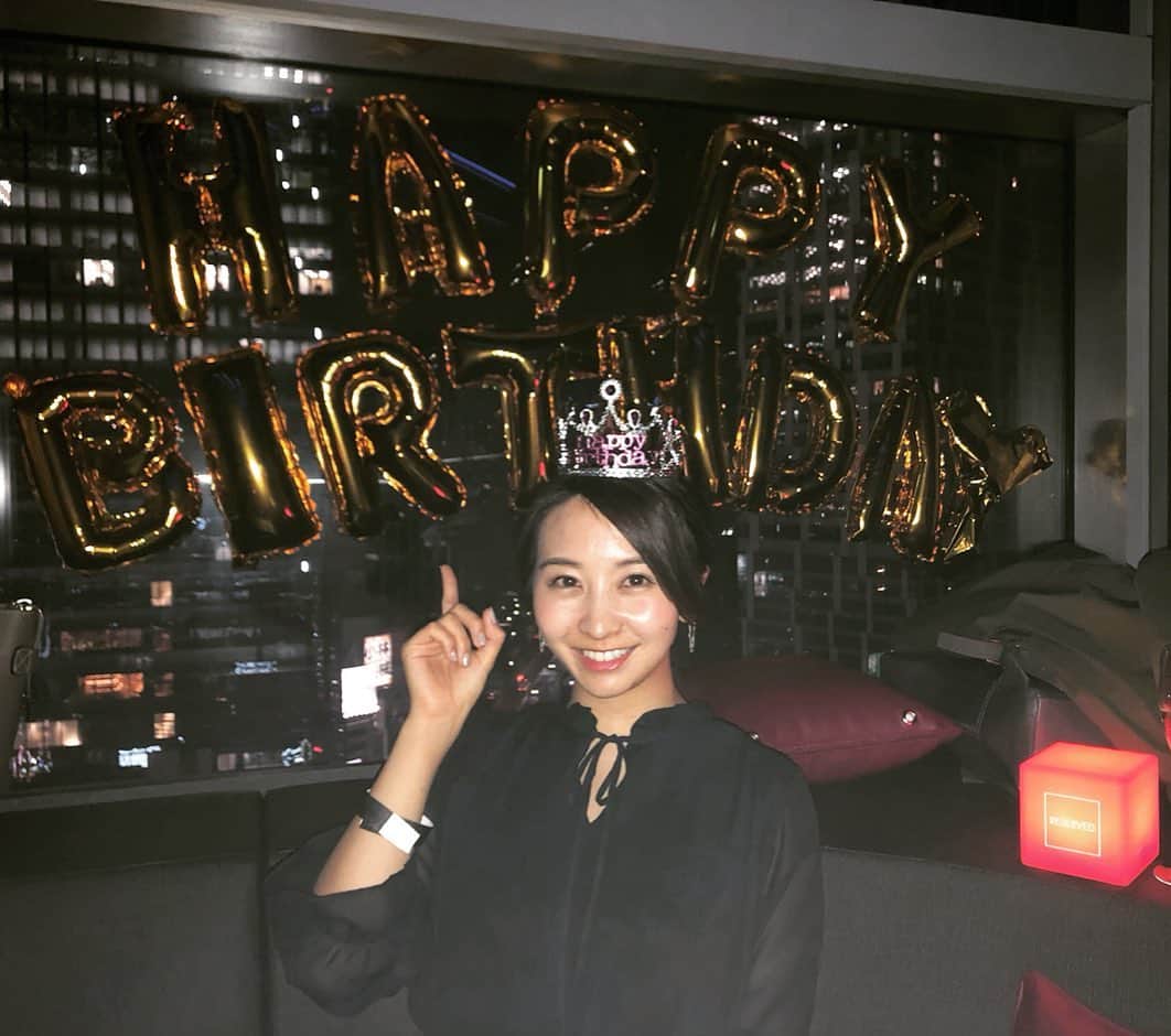 袴田彩会さんのインスタグラム写真 - (袴田彩会Instagram)「🎂🎉 今年の誕生日は多くの方に祝っていただき幸せ感じる1週間でした☺️周りにいてくださる方々に本当に感謝です✨ そしてTwitterでは既に報告しましたが、誕生日12月10日よりYMNに所属させて頂くことになりました。誕生日から所属という素敵な計らいをしていただきました🌹年齢も環境も変わり、新たな１年精一杯頑張ります✨ 引き続き、宜しくお願い致します！ だいぶ誕生日過ぎてますが、まとめて記録☆  #誕生日」12月19日 23時38分 - ayae.ha