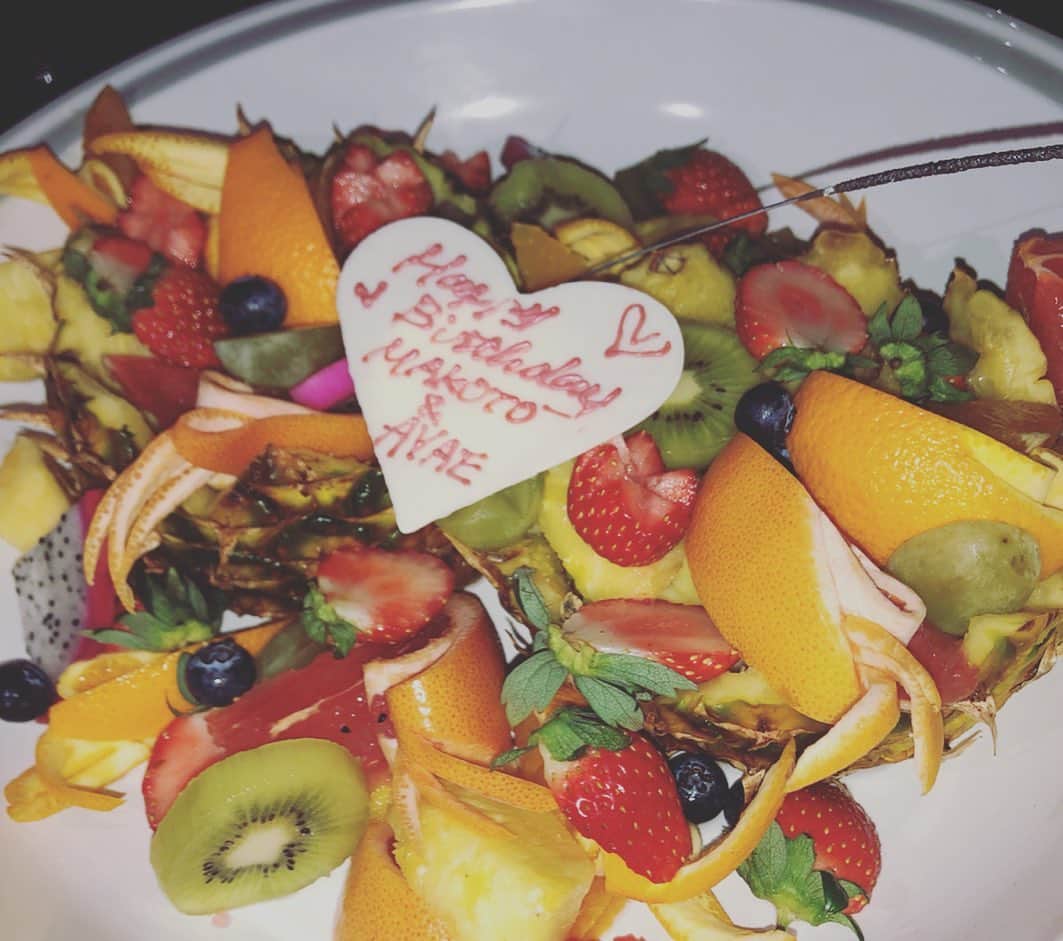 袴田彩会さんのインスタグラム写真 - (袴田彩会Instagram)「🎂🎉 今年の誕生日は多くの方に祝っていただき幸せ感じる1週間でした☺️周りにいてくださる方々に本当に感謝です✨ そしてTwitterでは既に報告しましたが、誕生日12月10日よりYMNに所属させて頂くことになりました。誕生日から所属という素敵な計らいをしていただきました🌹年齢も環境も変わり、新たな１年精一杯頑張ります✨ 引き続き、宜しくお願い致します！ だいぶ誕生日過ぎてますが、まとめて記録☆  #誕生日」12月19日 23時38分 - ayae.ha