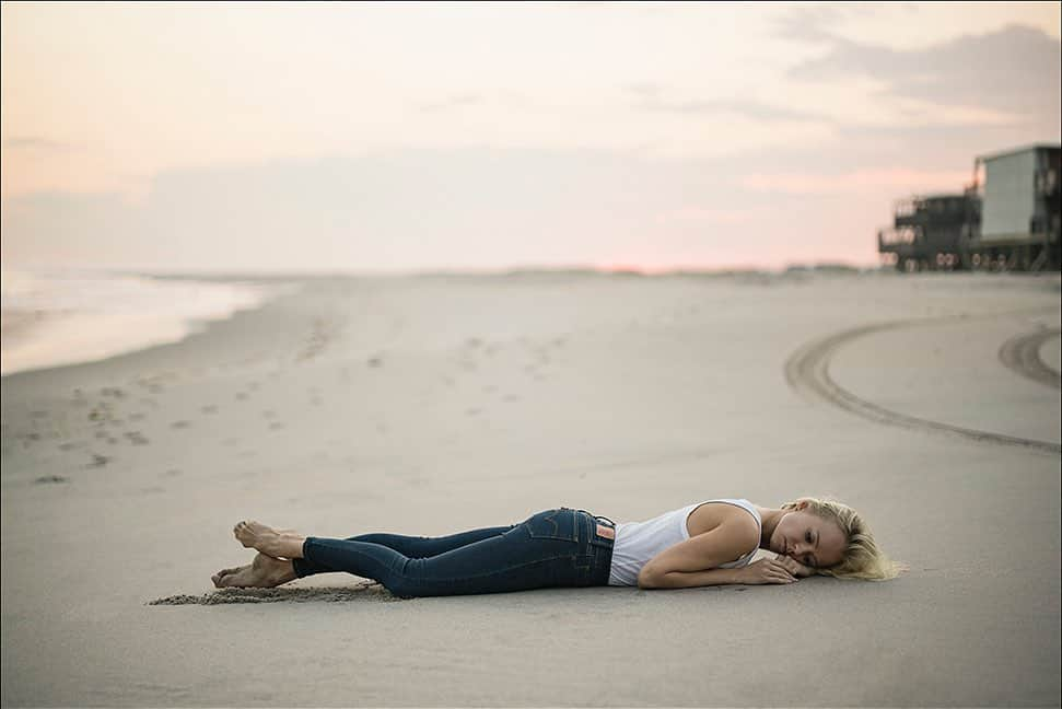 ballerina projectさんのインスタグラム写真 - (ballerina projectInstagram)「Sunset in Queens. #ballerina - @elinagolde_ #forttildenbeach #forttilden #queens #newyorkcity #sunset #ballerinaproject #ballerinaproject_ #ballet #dance #denim #beach #elinagolde  The Ballerina Project book is now in stock. A perfect gift 🎁 for the holidays. Link is located in our Instagram profile. @ballerinaprojectbook #ballerinaprojectbook」12月19日 23時42分 - ballerinaproject_