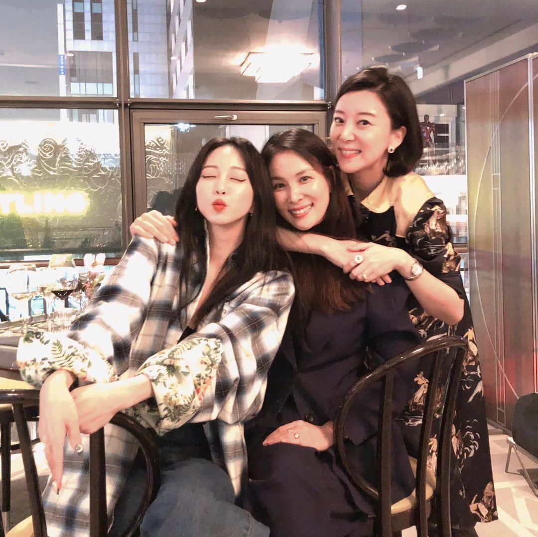 ハン・イェスルさんのインスタグラム写真 - (ハン・イェスルInstagram)「ｍｙ  ｑｕｅｅｎｓ ✨」12月20日 0時00分 - han_ye_seul_