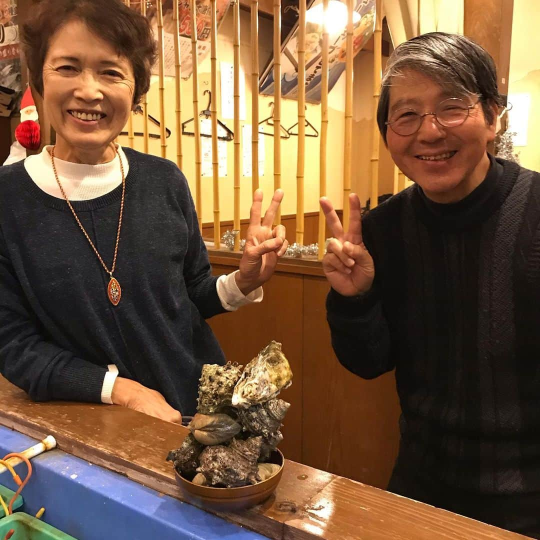 鶏魚 谷町さんのインスタグラム写真 - (鶏魚 谷町Instagram)「鶏魚です！しーちゃんです🎶 初めての貝盛り放題でこの成果(;ﾟДﾟ)! スゴすぎ♡ #初めてのチャレンジ #上手すぎ #鶏魚 #大阪 #谷町四丁目 #駅近 #セルフ飲み放題 #地域最安値 #コース #座敷 #個室 #貝盛り放題 #ガンガン焼き #あさり #はまぐり #ホンビノス貝 #牡蠣 #さざえ #飲み会 #女将」12月20日 0時07分 - toriuotanimati