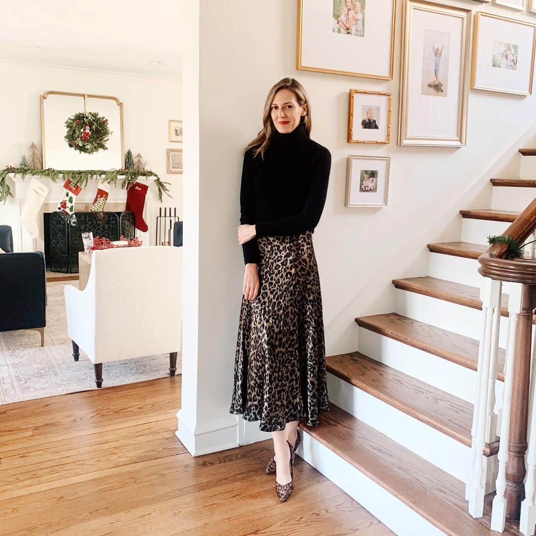 Anna Jane Wisniewskiのインスタグラム：「Having fancy feet doesn’t mean they need to be uncomfortable. This is my third pair of @sarahflint_nyc shoes and I can attest they are the most comfortable heels out there! This is the 85 height and the insoles feel like clouds. Under 4 inches is my sweet spot these days and you can honestly wear these shoes all day long. But for you non-heel wearers, @sarahflint_nyc has flats and boots, too! Take $50 off your order with code ANNAJANE50 *and* code HOLIDAYPARTY for free overnight shipping and see what the hype is all about! (Ad)」