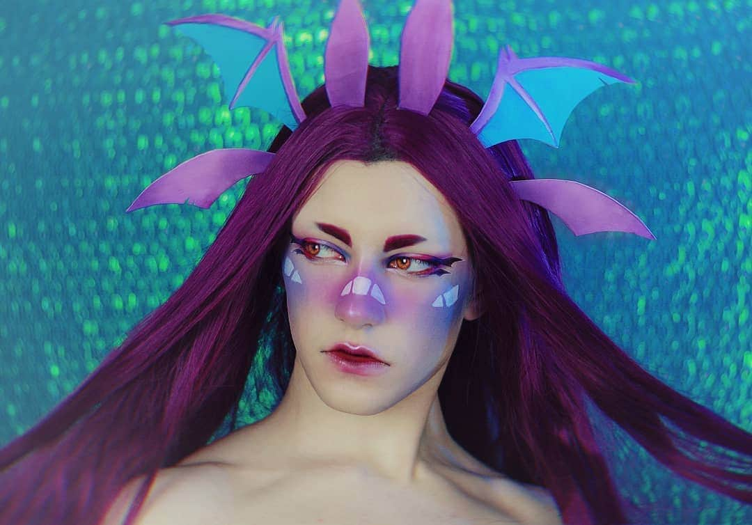 Geheさんのインスタグラム写真 - (GeheInstagram)「I know this is not my usual type of content lately but I really wanted to go back and do some more creative makeup? So here's my Crobat inspired makeup! Featuring this wig that @mikowig sent me to try! Is surprising soft and easy to comb :O Lacefronts always inspire me to do fantasy makeups ✨ I hope you guys find this kind content interesting too, I plan to do more stuff like this from now on aside from full cosplay pics !  What more Pokemon would you like me to use as makeup inspo?  #Pokemon #Crobat #makeup #pokemonmakeup #mikowig」12月20日 0時42分 - geheichou