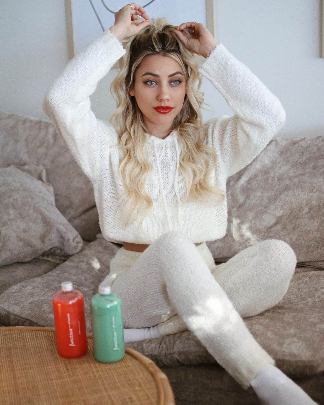 Camden Scottのインスタグラム：「Feeling extra spicy lately. Maybe it's being WELL over 2019 or maybe it's because of my new naughty and spice scent @functionofbeauty shampoo and conditioner. Who knows! If you're feeling it too, use code CAMMIE to get 20% off your order!」