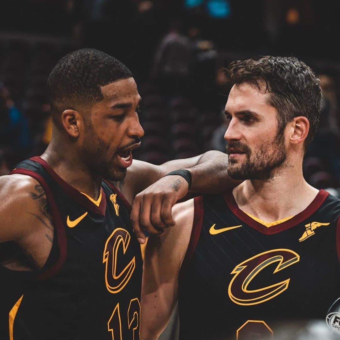 トリスタン・トンプソンのインスタグラム：「The face your boys make when you say something that doesn’t make any sense 😂😂. @kevinlove can we please get a triple double before the new year. Thanks bro」