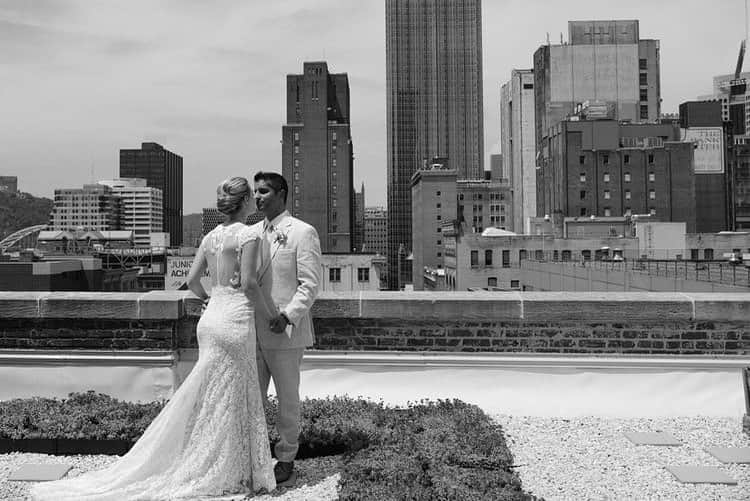 アリソン・リスクのインスタグラム：「my husband’s favorite wedding photo. black & white bc ,well, us🤣」