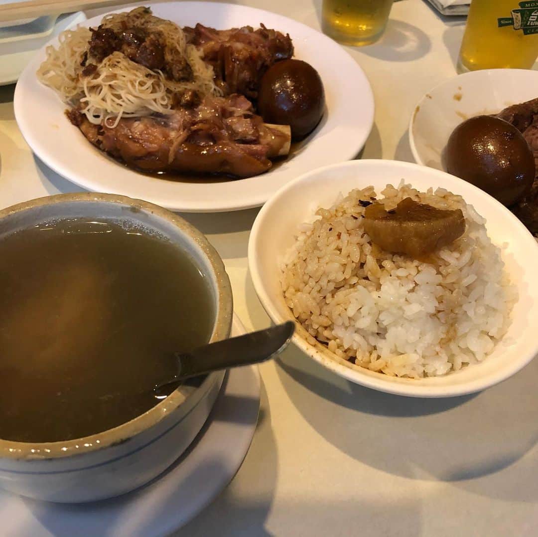 丸山ゴンザレスのインスタグラム：「台中で豚の脳味噌食った時の「ん！」ってなった顔。ほぼ白子。」