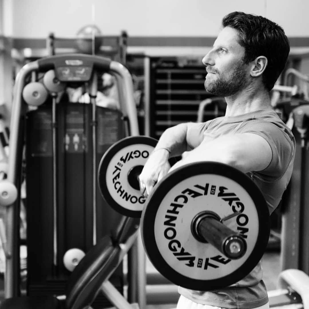 ロマン・グロージャンのインスタグラム：「Getting ready for a good 2020 💪 What's your feeling on the next @f1 season? 📸@andyhone #r8g #F1 #2020 #pushhard」