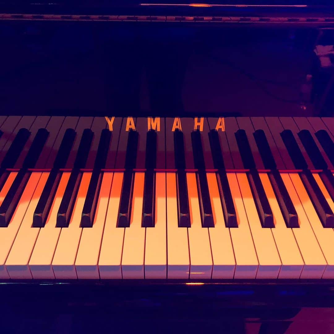 上杉洋史のインスタグラム：「6412910 C5X #piano #yamaha #venue #todayspiano #instapiano #pianophotography #iwasakihiromi #concert」