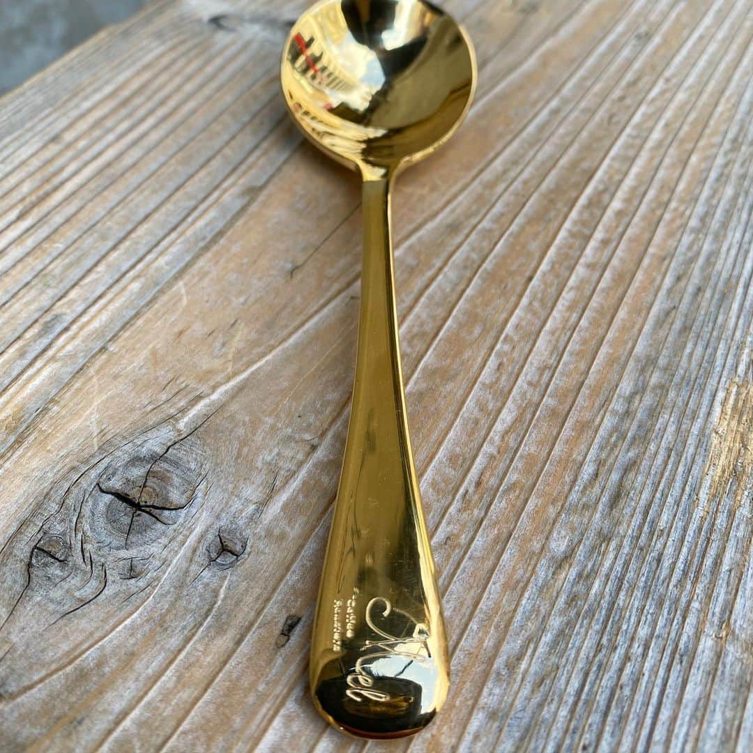 Mel Coffeeさんのインスタグラム写真 - (Mel CoffeeInstagram)「. . 【Gold Cupping Spoon】. . . 在庫切れていたゴールドカッピングスプーン。 再入荷しております！ . . .  大きめのサイズでブレイク後もスムーズに使って頂けます。 . . . #melcoffeeroasters #cuppingspoon」12月20日 13時34分 - melcoffeeroasters