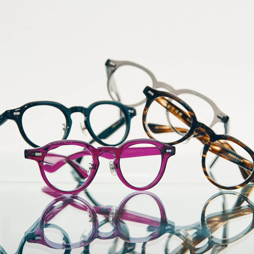 PARCO_ya上野さんのインスタグラム写真 - (PARCO_ya上野Instagram)「セルロイドのシックなトーンを活かし、クセがなくフィット感にも優れたメガネ。﻿ ﻿ カラーレンズを入れて、サングラスとしても使える汎用性の高さも魅力。肌に吸い付くような掛け心地で、職人の丁寧な仕事を感じさせます。﻿ ﻿ <shop information>﻿ メガネ﻿ 1F：金子眼鏡店﻿ TEL : 03-6803-2020﻿ ﻿ #PARCO_ya #parcoya #パルコヤ #パルコヤ上野 #上野 #ueno #金子眼鏡 #kanekooptical #金子眼鏡店 #めがね #眼鏡 #メガネ #新しい眼鏡 #glasses #newglasses #メガネ男子 #メガネ女子 #メガネコーデ #メガネ好き #eyewear #笑顔とメガネ #職人 #サンングラス #サングラスコーデ #サングラス好き」12月20日 12時01分 - parco_ya_ueno