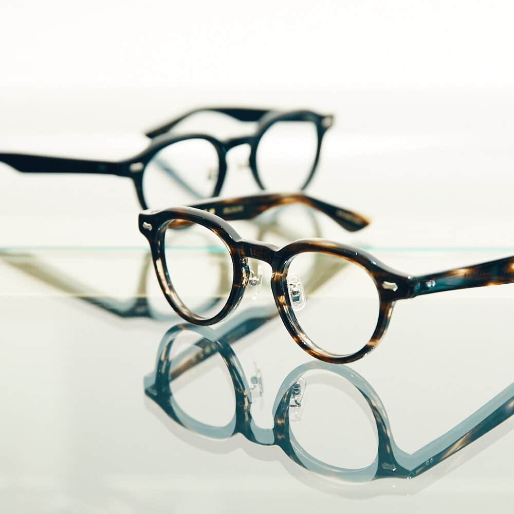 PARCO_ya上野さんのインスタグラム写真 - (PARCO_ya上野Instagram)「セルロイドのシックなトーンを活かし、クセがなくフィット感にも優れたメガネ。﻿ ﻿ カラーレンズを入れて、サングラスとしても使える汎用性の高さも魅力。肌に吸い付くような掛け心地で、職人の丁寧な仕事を感じさせます。﻿ ﻿ <shop information>﻿ メガネ﻿ 1F：金子眼鏡店﻿ TEL : 03-6803-2020﻿ ﻿ #PARCO_ya #parcoya #パルコヤ #パルコヤ上野 #上野 #ueno #金子眼鏡 #kanekooptical #金子眼鏡店 #めがね #眼鏡 #メガネ #新しい眼鏡 #glasses #newglasses #メガネ男子 #メガネ女子 #メガネコーデ #メガネ好き #eyewear #笑顔とメガネ #職人 #サンングラス #サングラスコーデ #サングラス好き」12月20日 12時01分 - parco_ya_ueno