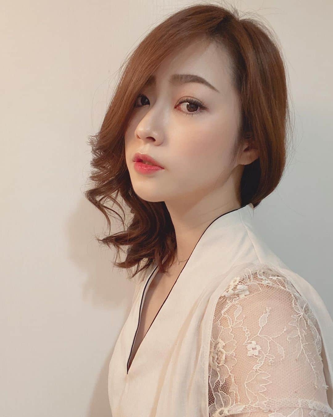 東森美和のインスタグラム：「髪の毛短くなったみたい見える。💇‍♀️ 年内に2019年最後の美容室いかないとだな。そろそろ年内最後だー！っていうのが増えてきましたね。 私は年末年始もお仕事で東京です〜気を抜かず頑張ります✨皆さんもインフルエンザなどお身体に気をつけて…💓 #東森美和」