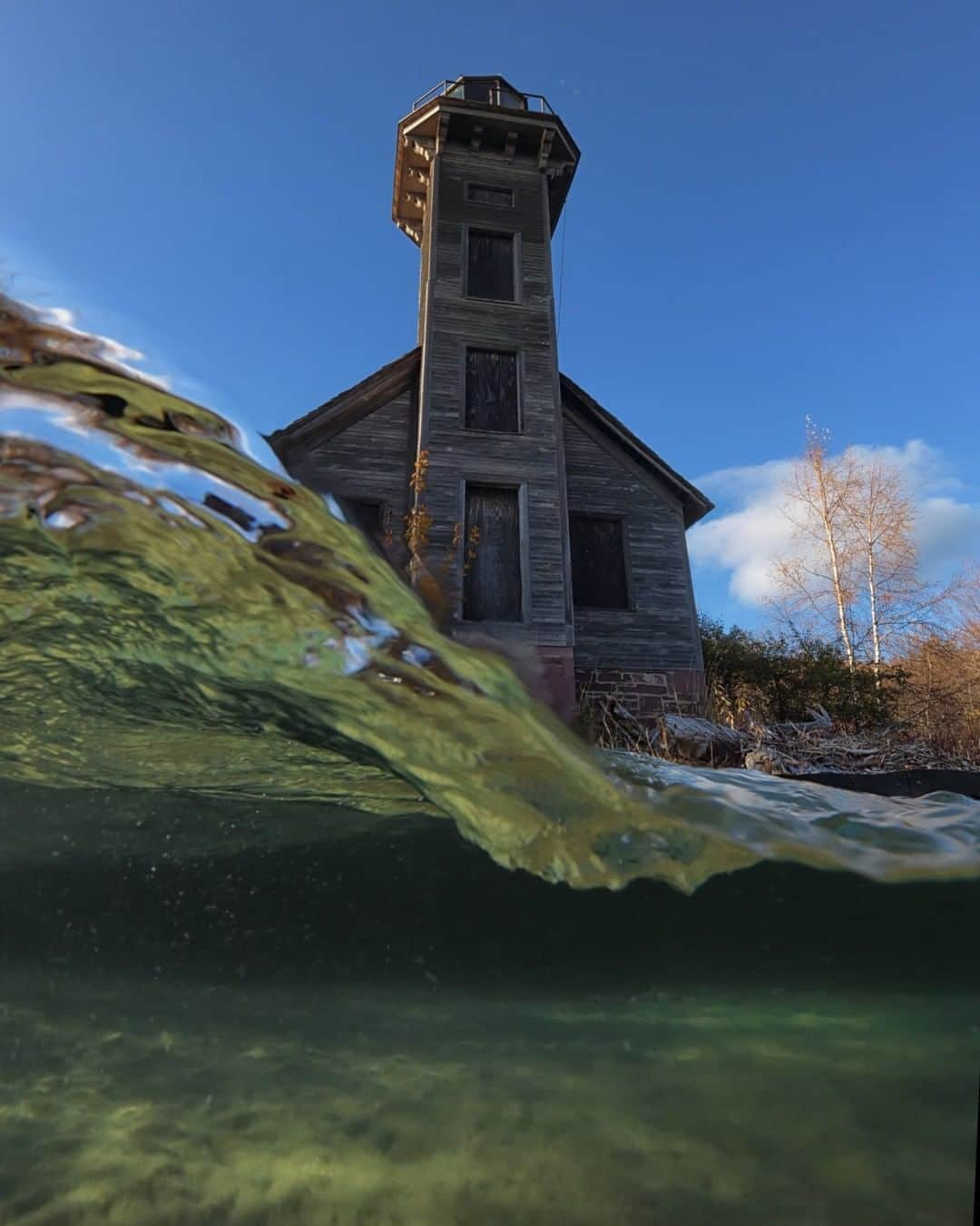 ナショナルジオグラフィックさんのインスタグラム写真 - (ナショナルジオグラフィックInstagram)「Photo by Keith Ladzinski @ladzinski | Built in 1868, the Grand Island East Channel Light was designed to help boats navigate from Lake Superior to Munising Harbor in low light and foggy conditions. The waters surrounding the harbor are littered with shipwrecks, due to the notoriously dangerous and unpredictable conditions. The lighthouse stands today as a beautiful piece of Great Lakes maritime history and is listed on the National Register of Historic Places. To see more photos of the Great Lakes, please visit @ladzinski」12月20日 12時34分 - natgeo