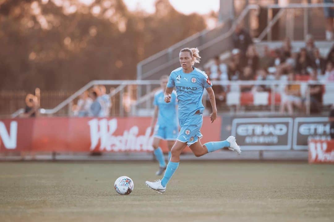 エミリー・バン エグモンドのインスタグラム：「⚽️🤙🏼」