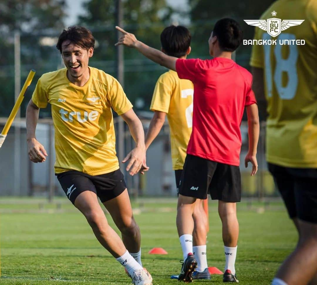 細貝萌さんのインスタグラム写真 - (細貝萌Instagram)「🇹🇭🇺🇸🏴󠁧󠁢󠁷󠁬󠁳󠁿🇯🇵🙏🏼⚽️ #truebangkokunited#bangkokunited#群馬#群馬県#バンコク」12月20日 12時58分 - hajime_hosogai_official