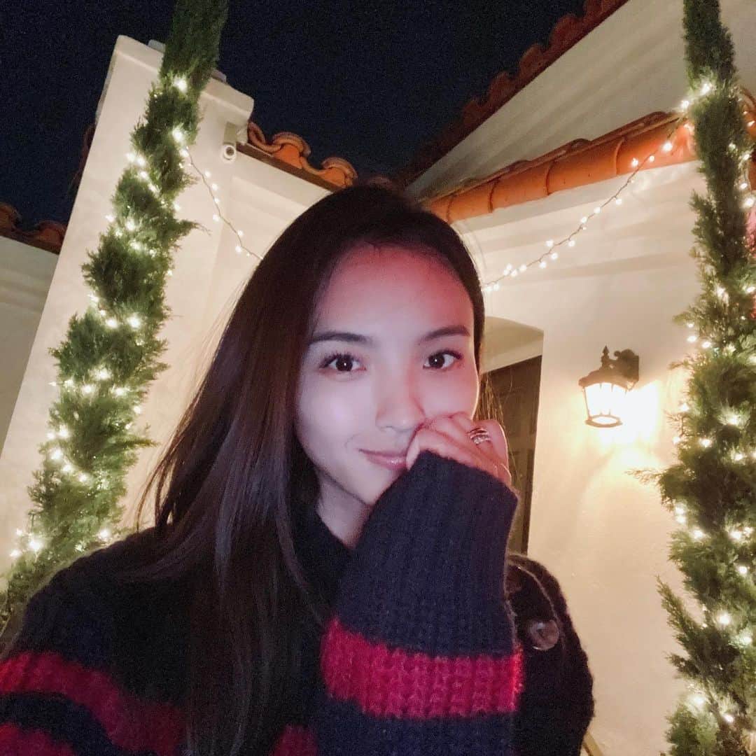ルピン・ワンのインスタグラム：「Holidays just around the corner 🎄✨」