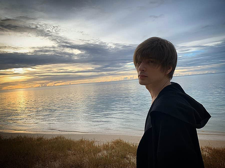 城田優さんのインスタグラム写真 - (城田優Instagram)「はなちゃんセレクション💁‍♂️ .  #soñador #写真集 #オフショット #まだまだたっくさんあるのよ #はなちゃんが500枚くらい撮ってくれたのよ笑 #もういらない ？」12月20日 12時57分 - yu_shirota